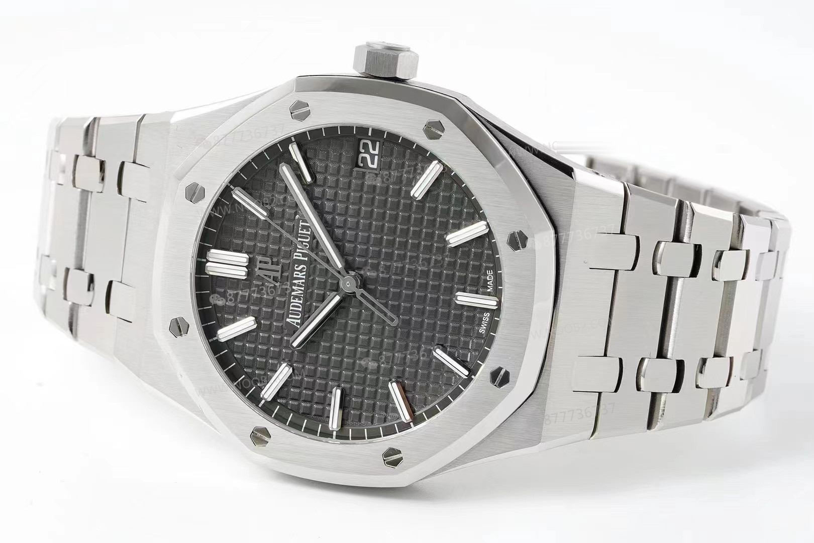 Gerçek-replika karşılaştırması: APS Factory Audemars Piguet Royal Oak 15500'ün yükseltilmiş 4302 entegre mekanizmasının işçiliği nasıl? — 28. fotoğraf