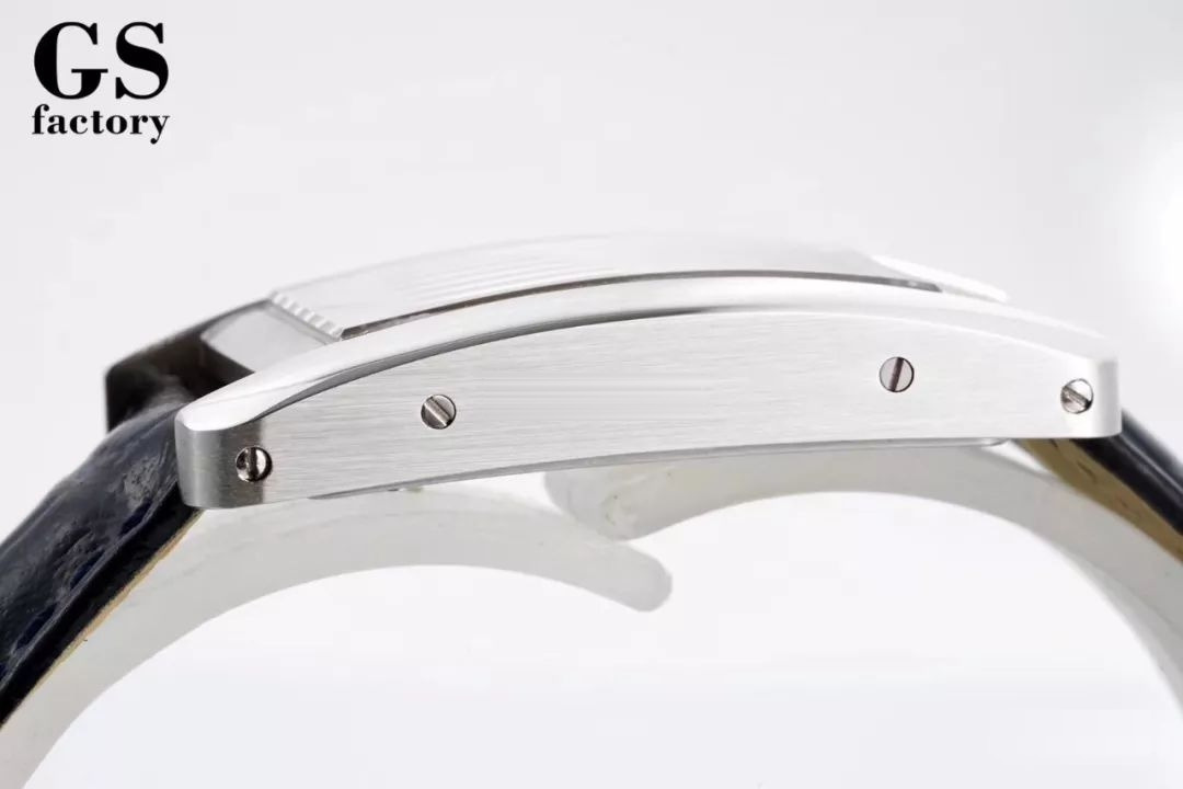 Gerçek-replika karşılaştırması: GS Factory Cartier Tank Américaine WSTA0016 kadın İsviçre kuvars mekanizmalı replika saat ile orijinali arasındaki fark nerede? Bu fabrika nasıl? — 14. fotoğraf