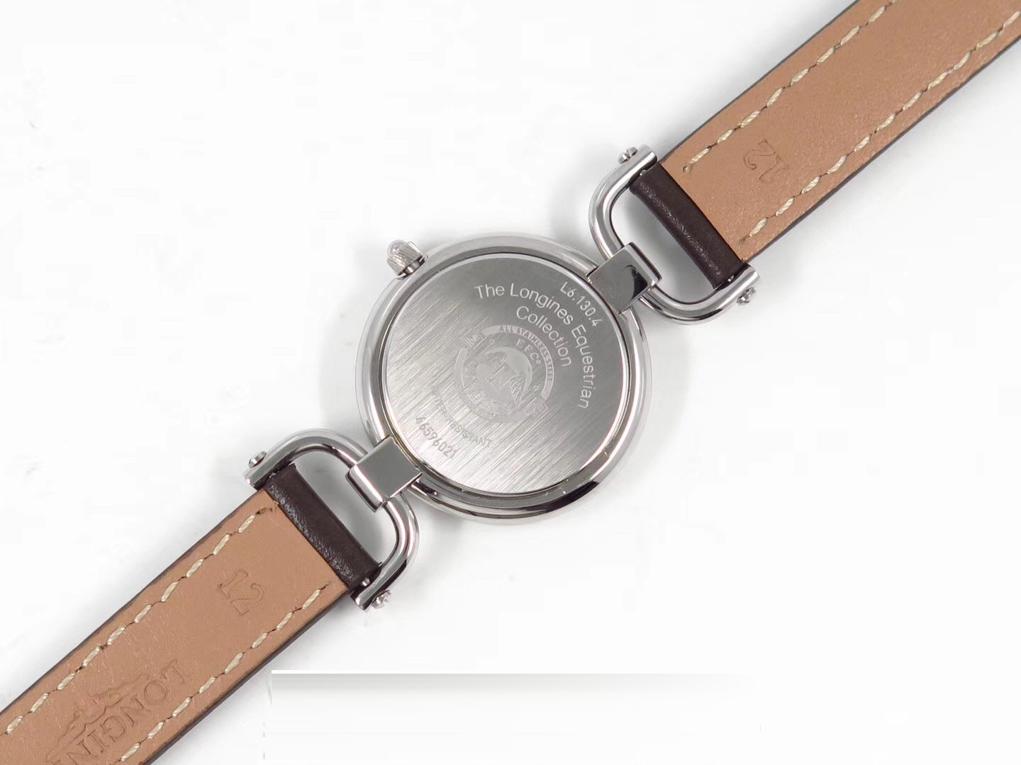 Gerçek-replika karşılaştırması: GS Factory Longines Equestrian serisi kadın replika saati 26,5 mm orijinal İsviçre 152 kuvars mekanizmasıyla orijinaline kıyasla nasıl? İlk bakışta sahte olduğu belli olur mu? — 29. fotoğraf