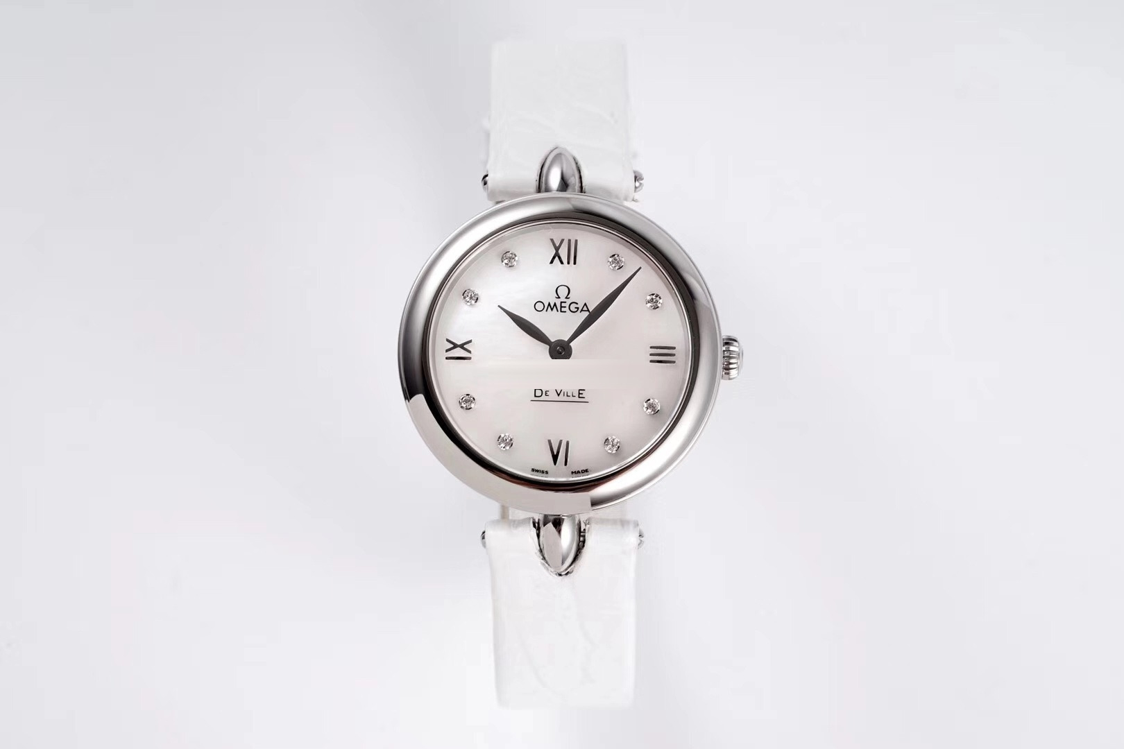 Gerçek-replika karşılaştırması: GS Factory Omega De Ville serisi 424.13.27.60.55.001 replika kadın kol saati 27.4 mm İsviçre menşeli kuvars — 13. fotoğraf
