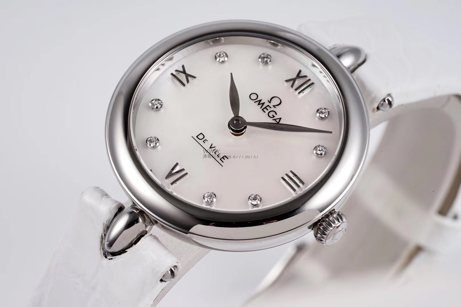 Gerçek-replika karşılaştırması: GS Factory Omega De Ville serisi 424.13.27.60.55.001 replika kadın kol saati 27.4 mm İsviçre menşeli kuvars — 15. fotoğraf