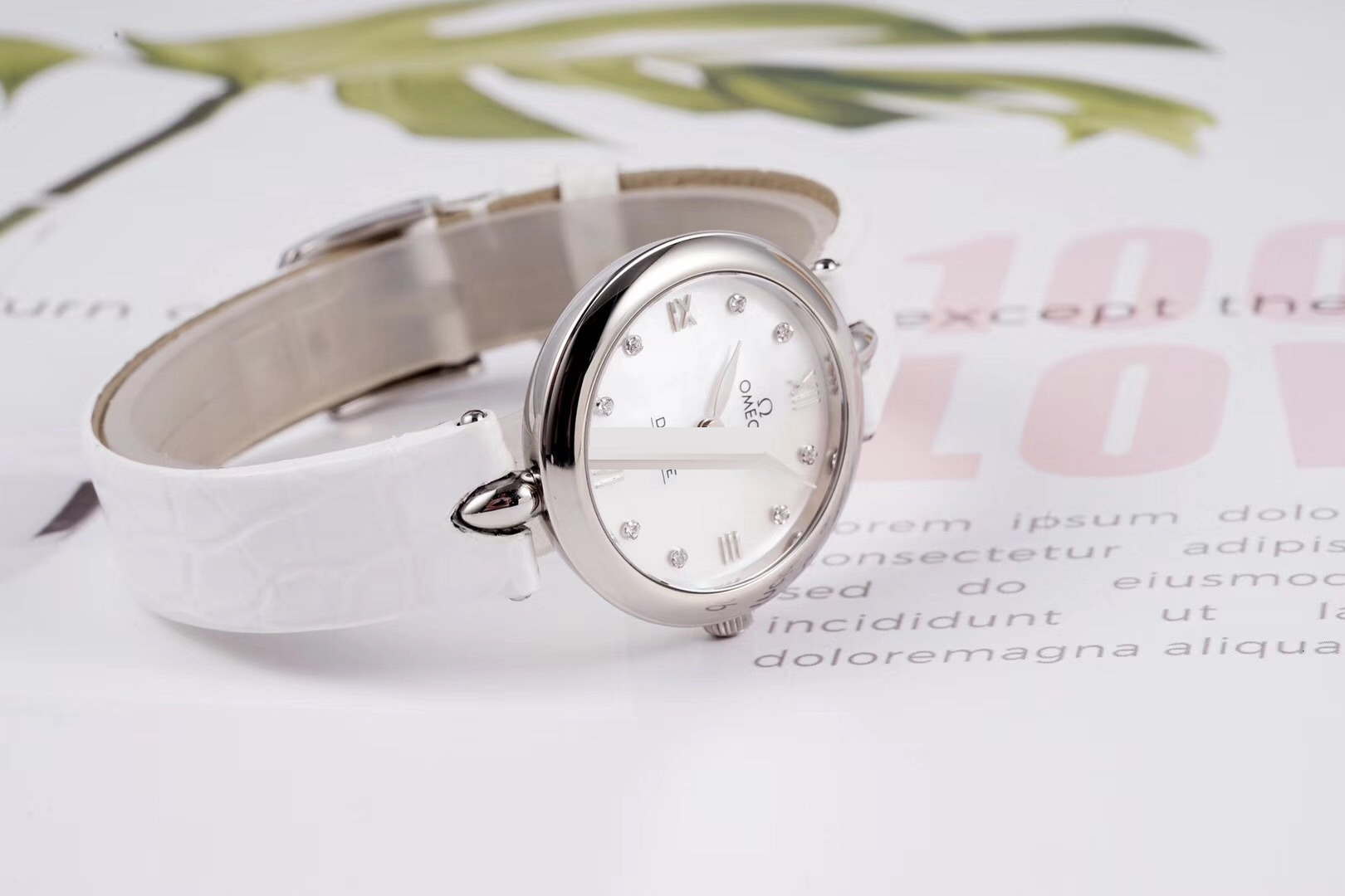 Gerçek-replika karşılaştırması: GS Factory Omega De Ville serisi 424.13.27.60.55.001 replika kadın kol saati 27.4 mm İsviçre menşeli kuvars — 22. fotoğraf