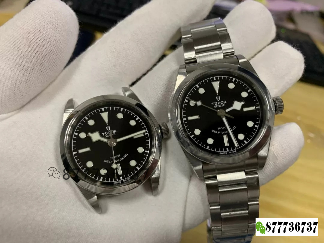 Gerçek-replika karşılaştırması: KRF Factory V3 Tudor Black Bay 79500 küçük patates güncellenmiş versiyon replika saat ile orijinalin karşılaştırması — 10. fotoğraf