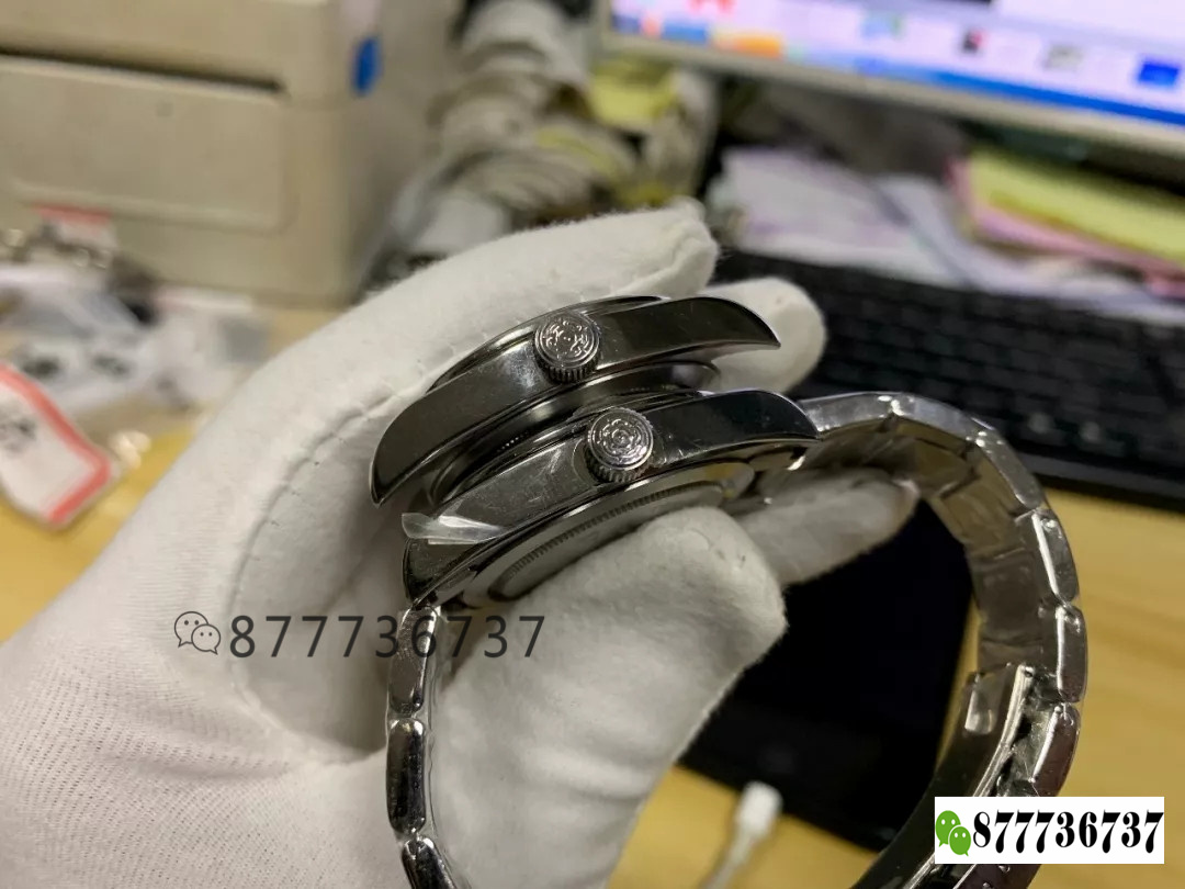 Gerçek-replika karşılaştırması: KRF Factory V3 Tudor Black Bay 79500 küçük patates güncellenmiş versiyon replika saat ile orijinalin karşılaştırması — 13. fotoğraf