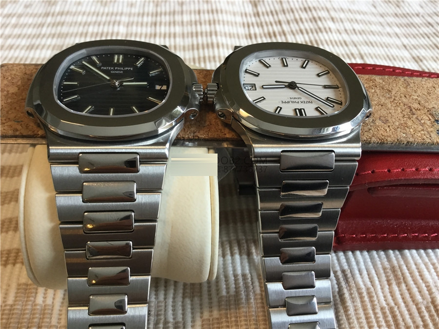 Gerçek-replika karşılaştırması: PPF Factory beyaz kadranlı Nautilus V2 versiyon replika saatin orijinal Patek Philippe 5711 mavi kadranlı ile karşılaştırma incelemesi — 7. fotoğraf