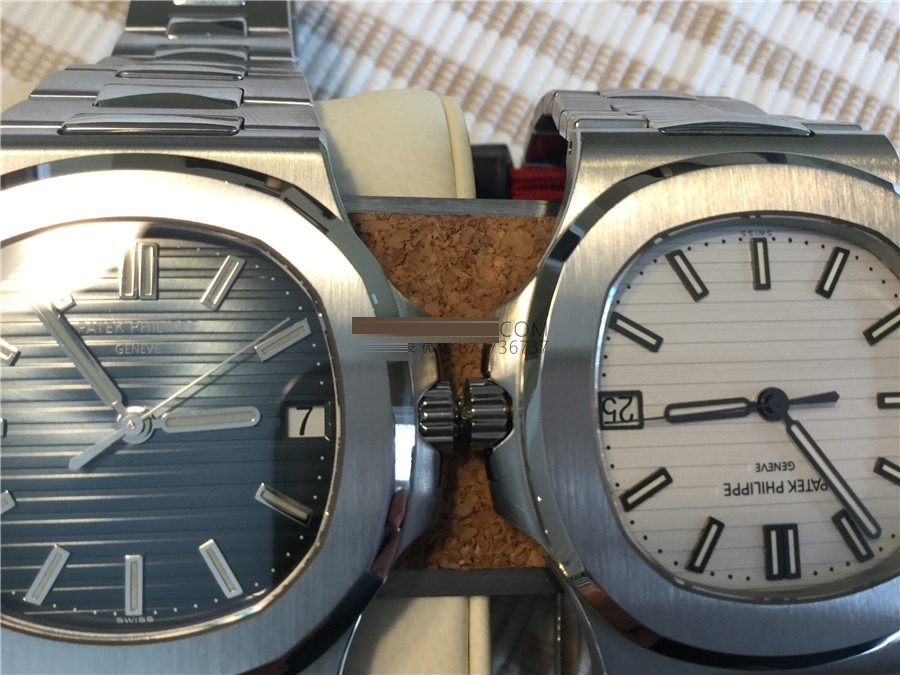 Gerçek-replika karşılaştırması: PPF Factory beyaz kadranlı Nautilus V2 versiyon replika saatin orijinal Patek Philippe 5711 mavi kadranlı ile karşılaştırma incelemesi — 23. fotoğraf