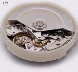 Gerçek-replika karşılaştırması: V7 Factory Chopard Classic Racing serisi 168571-3004 kronograf saatin işçiliği iyi mi? — 12. fotoğraf