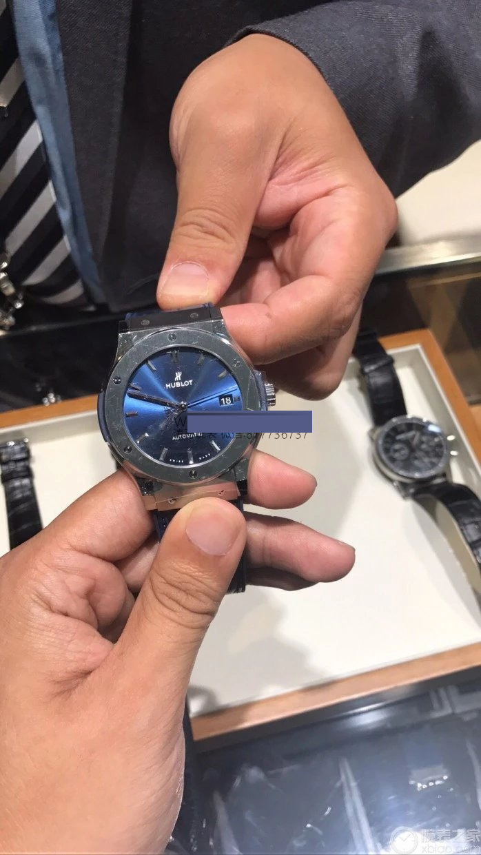 Gerçek-replika karşılaştırması: WWF Factory Hublot Classic Fusion serisi 511.NX.7170.LR 45 MM replika saat ile orijinalin karşılaştırmalı incelemesi — 1. fotoğraf