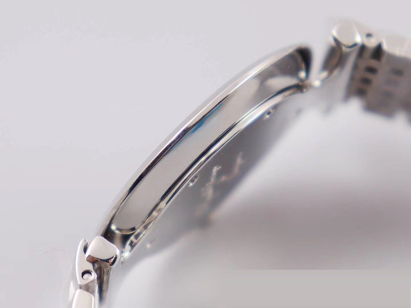 Gerçek-replika karşılaştırması: Zhao Liying'in taktığı N1 Factory Longines La Grande Classique serisi orijinal Cal.420 İsviçre kuvars mekanizmalı replika saat incelemesi — 23. fotoğraf