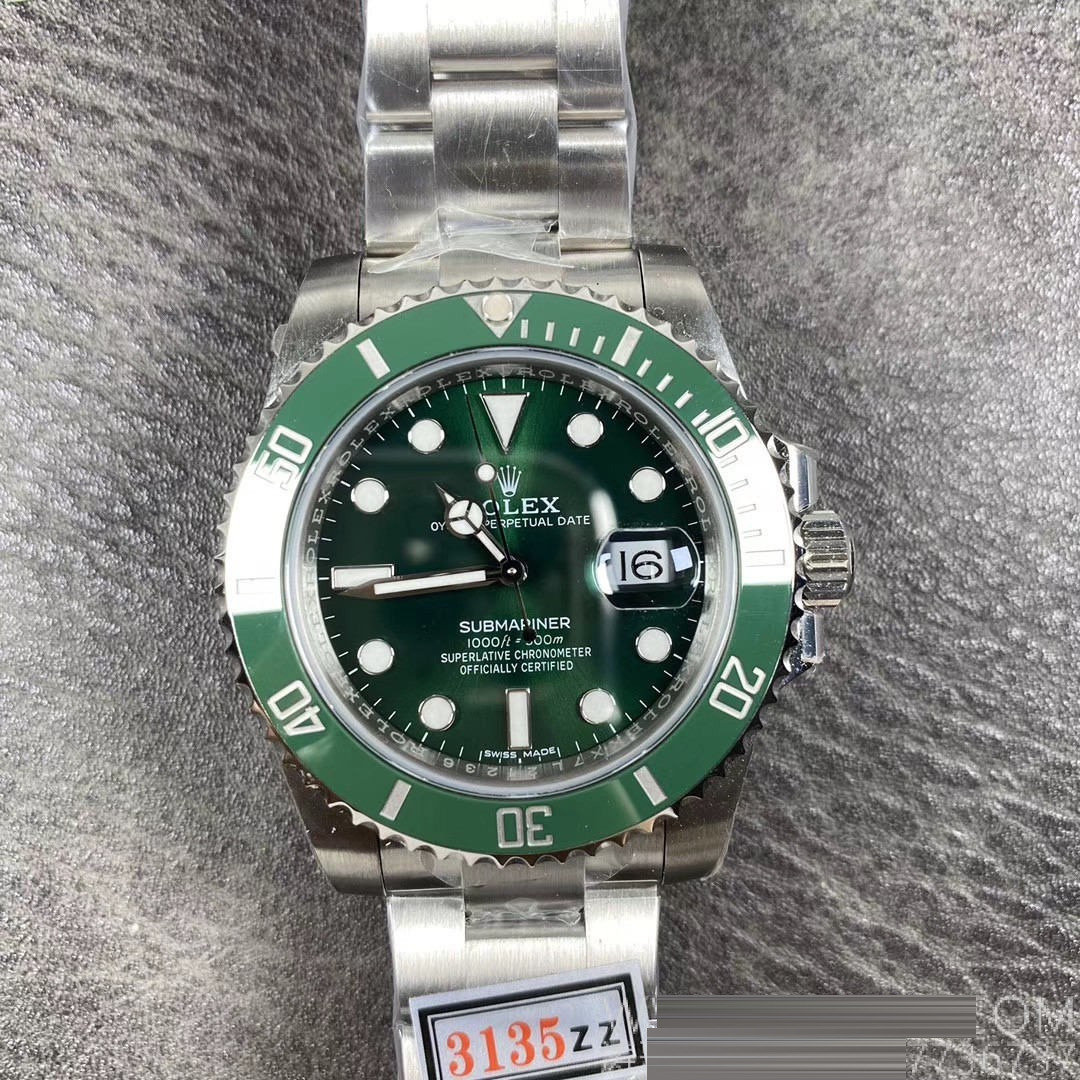 Gerçek-Replika Karşılaştırması: ZZ Factory V2S Rolex Yeşil Su Hayaleti + Clean Yeşil Bezel + Dolu Merkez Mili + İşlenmiş Çubuk İşaretler + Üç Boyutlu Akrep ve Yelkovan, Yükseltilmiş Sürümün Gerçek Çekimleri — 11. fotoğraf