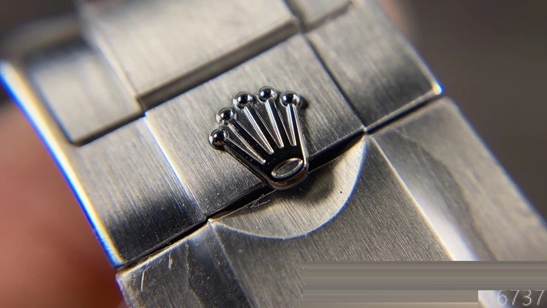 Gerçek-Replika Karşılaştırması: ZZ Factory V2S Rolex Yeşil Su Hayaleti + Clean Yeşil Bezel + Dolu Merkez Mili + İşlenmiş Çubuk İşaretler + Üç Boyutlu Akrep ve Yelkovan, Yükseltilmiş Sürümün Gerçek Çekimleri — 20. fotoğraf