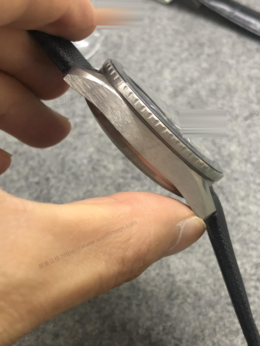 GF Factory Blancpain Fifty Fathoms serisi saten fırçalanmış titanyum saat incelemesi — 5. fotoğraf