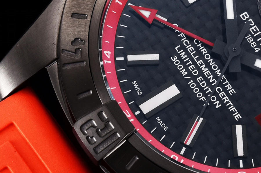 GF Factory Breitling Avenger II Black Steel V2 Kırmızı Kadran Saat İncelemesi — 4. fotoğraf