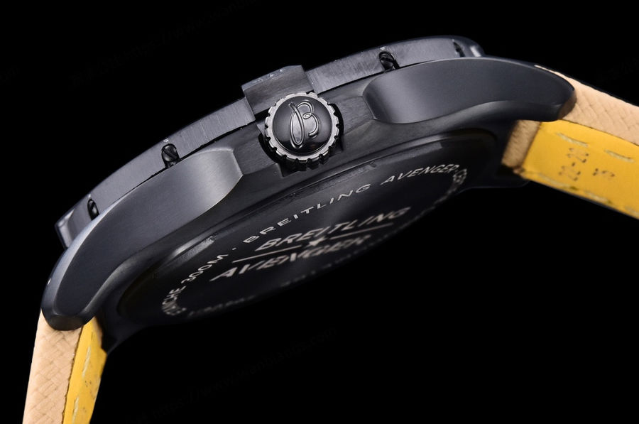 GF Factory Breitling Avenger Night Mission Kömür Siyahı Titanyum Kol Saati İncelemesi — 5. fotoğraf