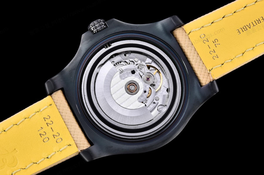 GF Factory Breitling Avenger Night Mission Kömür Siyahı Titanyum Kol Saati İncelemesi — 7. fotoğraf