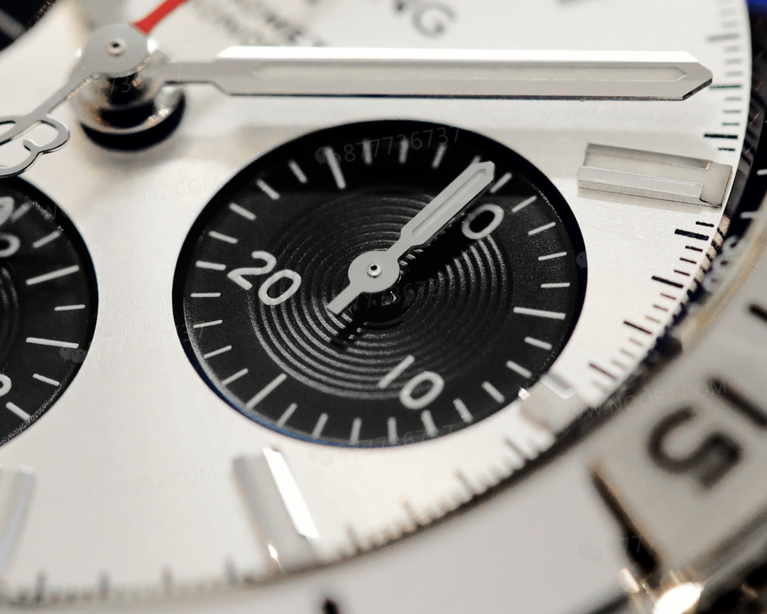 GF Factory Replika Breitling Chronomat retro mermi bilezikli 42 mm kronograf panda beyaz kadran — 5. fotoğraf