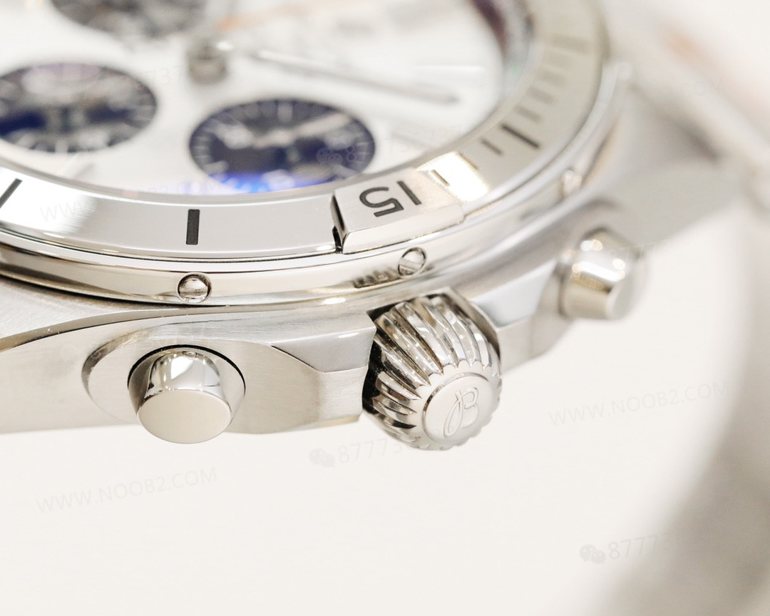GF Factory Replika Breitling Chronomat retro mermi bilezikli 42 mm kronograf panda beyaz kadran — 6. fotoğraf