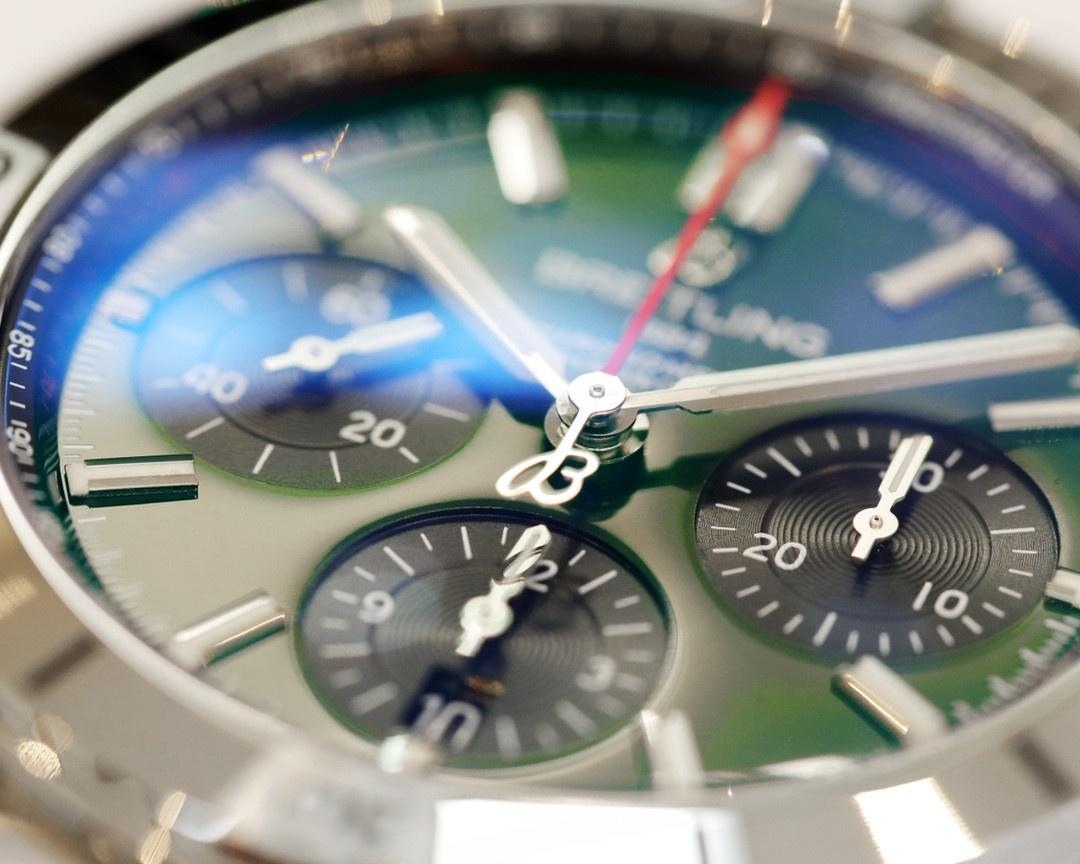 GF Factory Replika Breitling Chronomat Retro Mermi Bilezikli 42 mm Kronograf, Yarış Yeşili Kadran — 4. fotoğraf