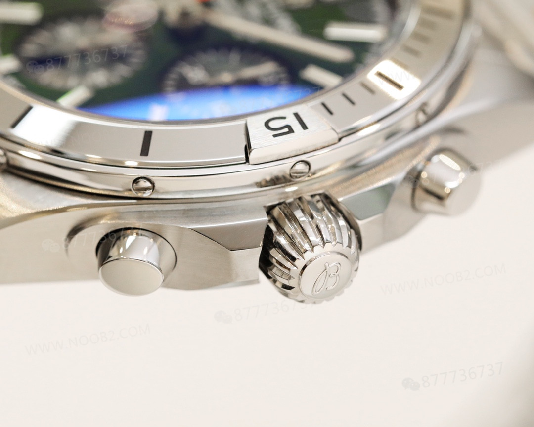 GF Factory Replika Breitling Chronomat Retro Mermi Bilezikli 42 mm Kronograf, Yarış Yeşili Kadran — 6. fotoğraf