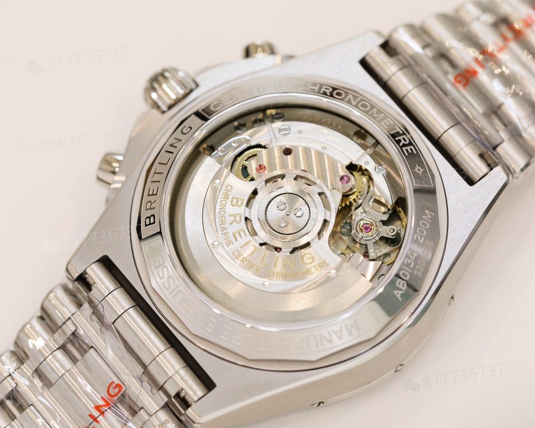 GF Factory Replika Breitling Chronomat Retro Mermi Bilezikli 42 mm Kronograf, Yarış Yeşili Kadran — 8. fotoğraf