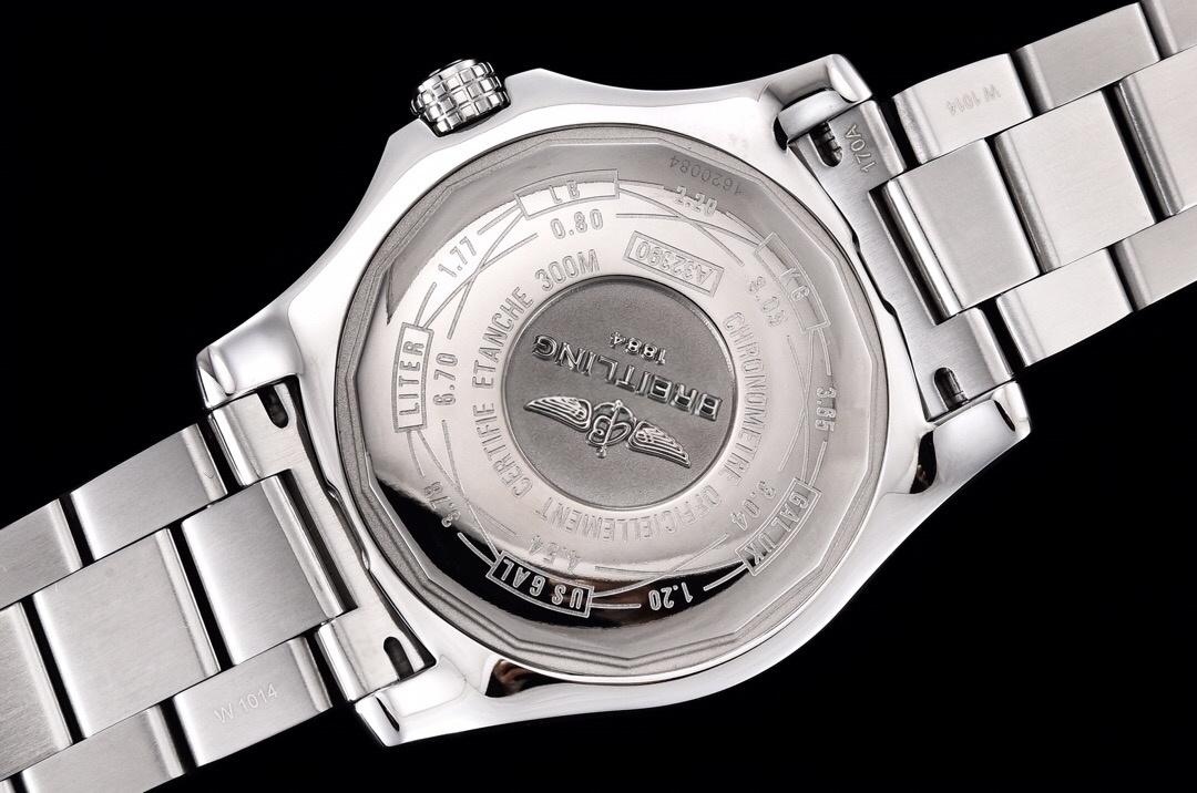 GF Factory V2 Breitling Avenger II GMT A3239011 güncellenmiş versiyon replika saat ile orijinal karşılaştırmalı inceleme — 25. fotoğraf