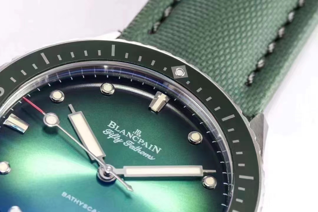 GF'nin yeni Blancpain Fifty Fathoms Bathyscaphe modeli yakında satışta — 3. fotoğraf