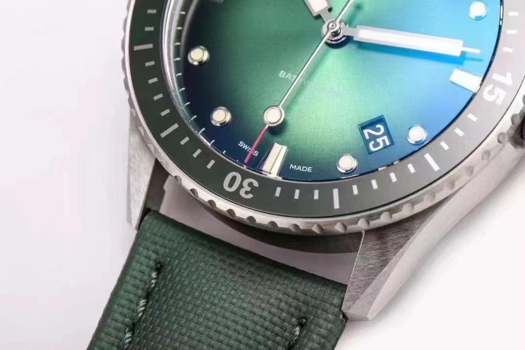GF'nin yeni Blancpain Fifty Fathoms Bathyscaphe modeli yakında satışta — 4. fotoğraf