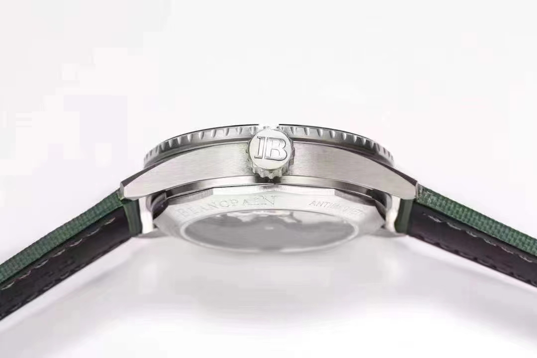 GF'nin yeni Blancpain Fifty Fathoms Bathyscaphe modeli yakında satışta — 5. fotoğraf