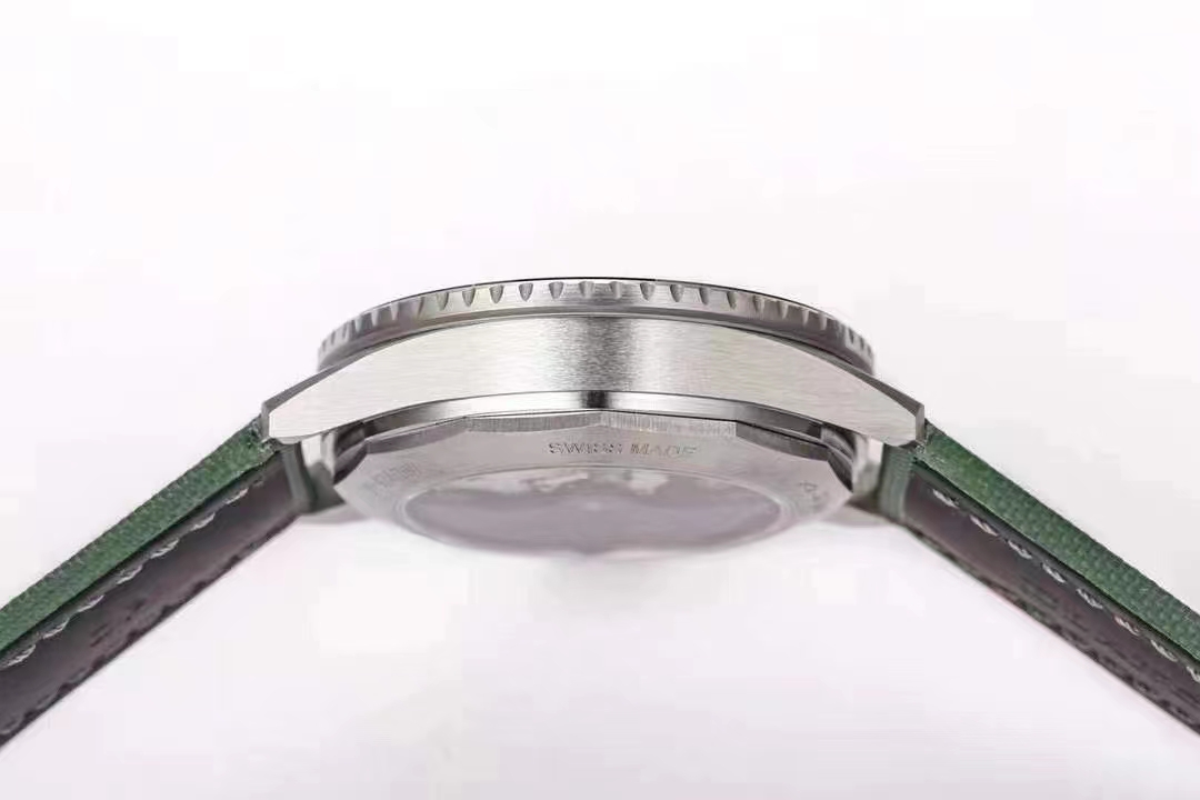 GF'nin yeni Blancpain Fifty Fathoms Bathyscaphe modeli yakında satışta — 6. fotoğraf