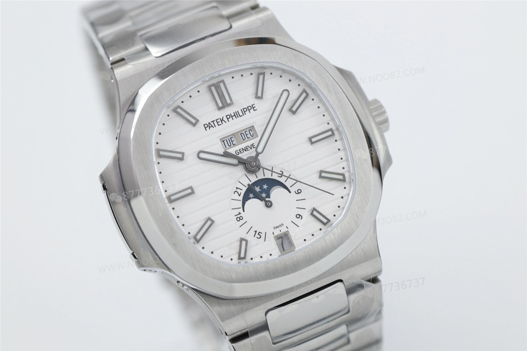 Green Fabrikası Patek Philippe Nautilus 5726 Yıllık Takvim ve Ay Evreli Saat, Beyaz Kadran — 4. fotoğraf