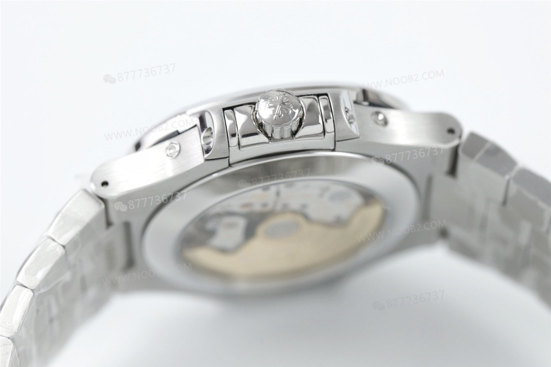 Green Fabrikası Patek Philippe Nautilus 5726 Yıllık Takvim ve Ay Evreli Saat, Beyaz Kadran — 7. fotoğraf