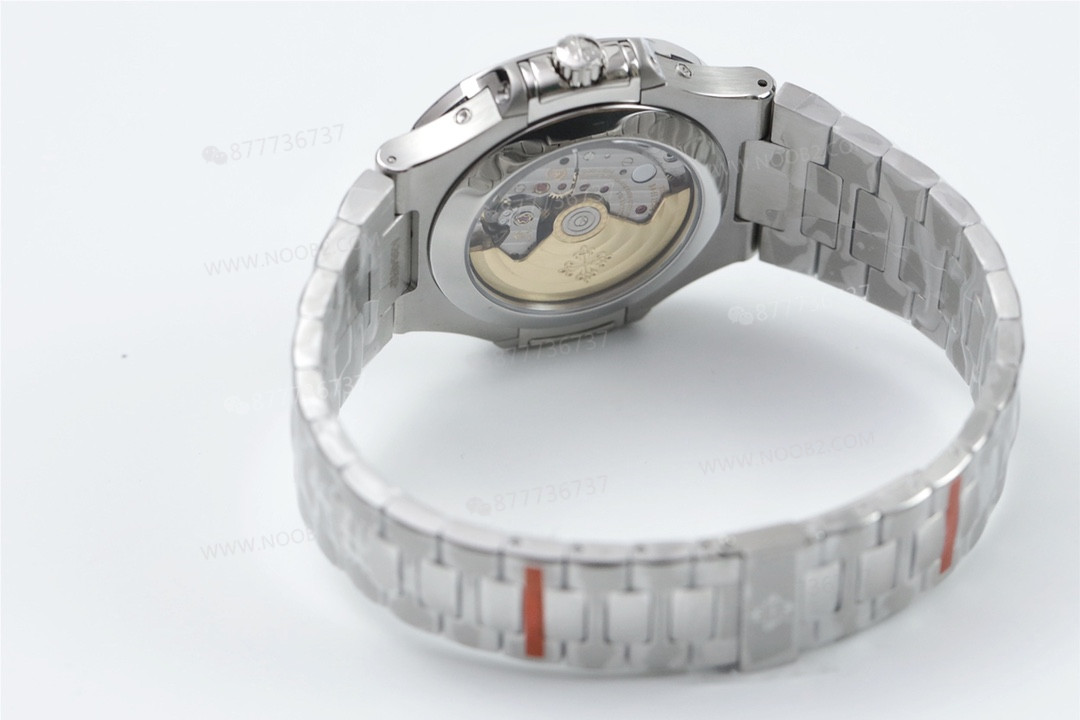 Green Fabrikası Patek Philippe Nautilus 5726 Yıllık Takvim ve Ay Evreli Saat, Beyaz Kadran — 11. fotoğraf