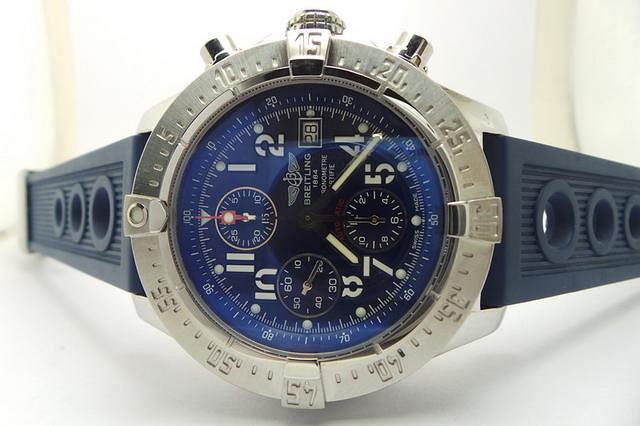 Breitling Avenger Mavi Kadran