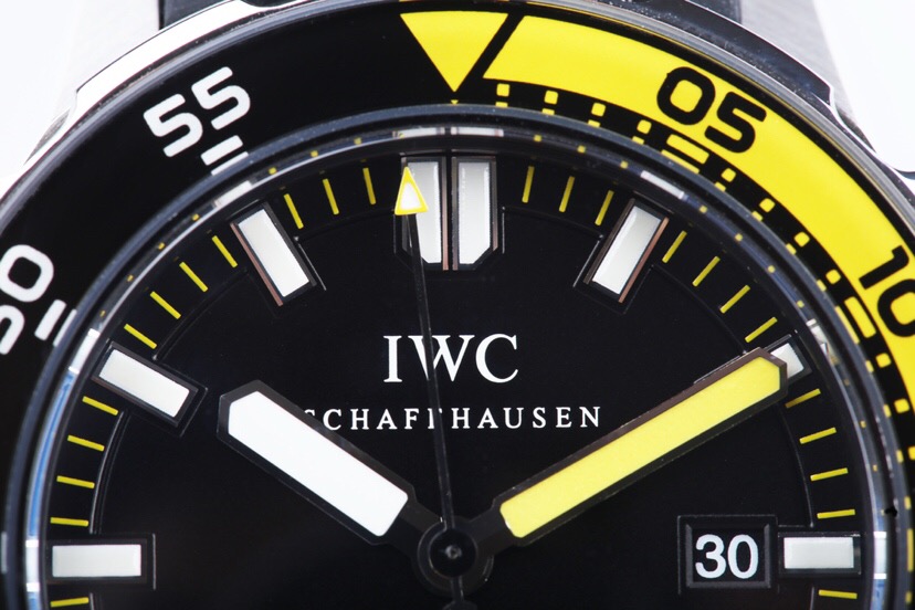 IWS Factory IWC Aquatimer serisi IW356802 çeyrek sarı/beyaz replika saat ile orijinal karşılaştırmalı incelemesi — 8. fotoğraf