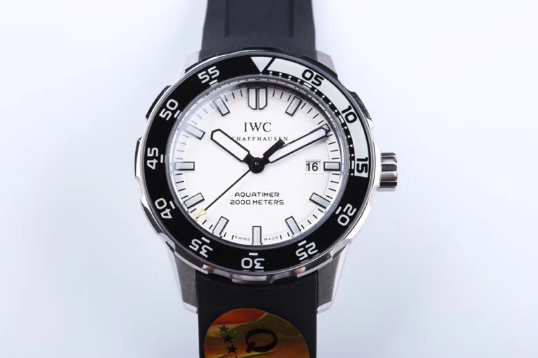 IWS Factory IWC Aquatimer serisi IW356802 çeyrek sarı/beyaz replika saat ile orijinal karşılaştırmalı incelemesi — 18. fotoğraf