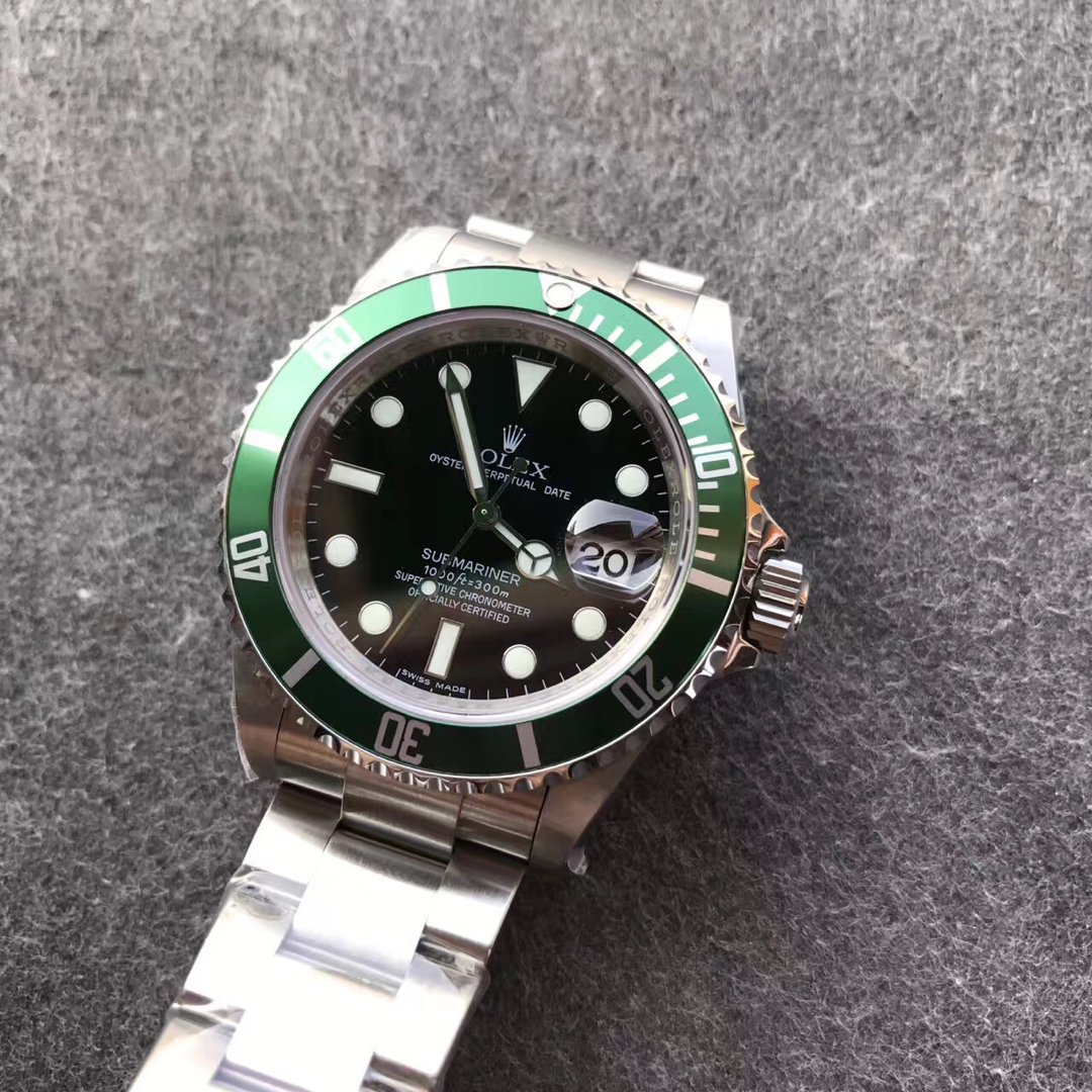 Vintage Replika Rolex 16610LV Yeşil Bezel