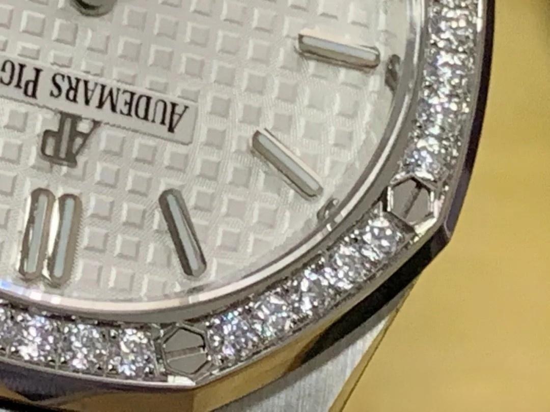 JF Audemars Piguet Royal Oak 67651 kadın saati moissanite taşla modifiye edildi; taşın gerçek olup olmadığı nasıl anlaşılır? — 9. fotoğraf