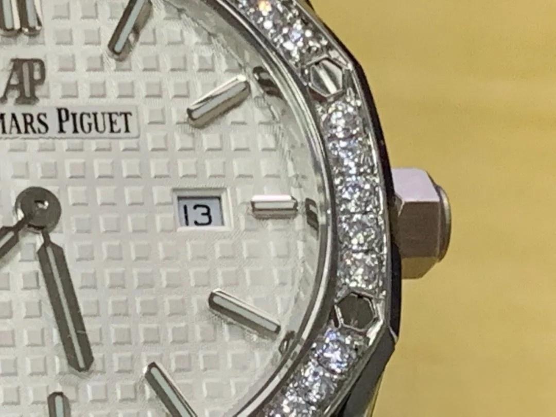 JF Audemars Piguet Royal Oak 67651 kadın saati moissanite taşla modifiye edildi; taşın gerçek olup olmadığı nasıl anlaşılır? — 11. fotoğraf