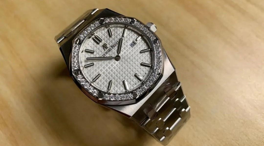 JF Audemars Piguet Royal Oak 67651 kadın saati moissanite taşla modifiye edildi; taşın gerçek olup olmadığı nasıl anlaşılır? — 12. fotoğraf
