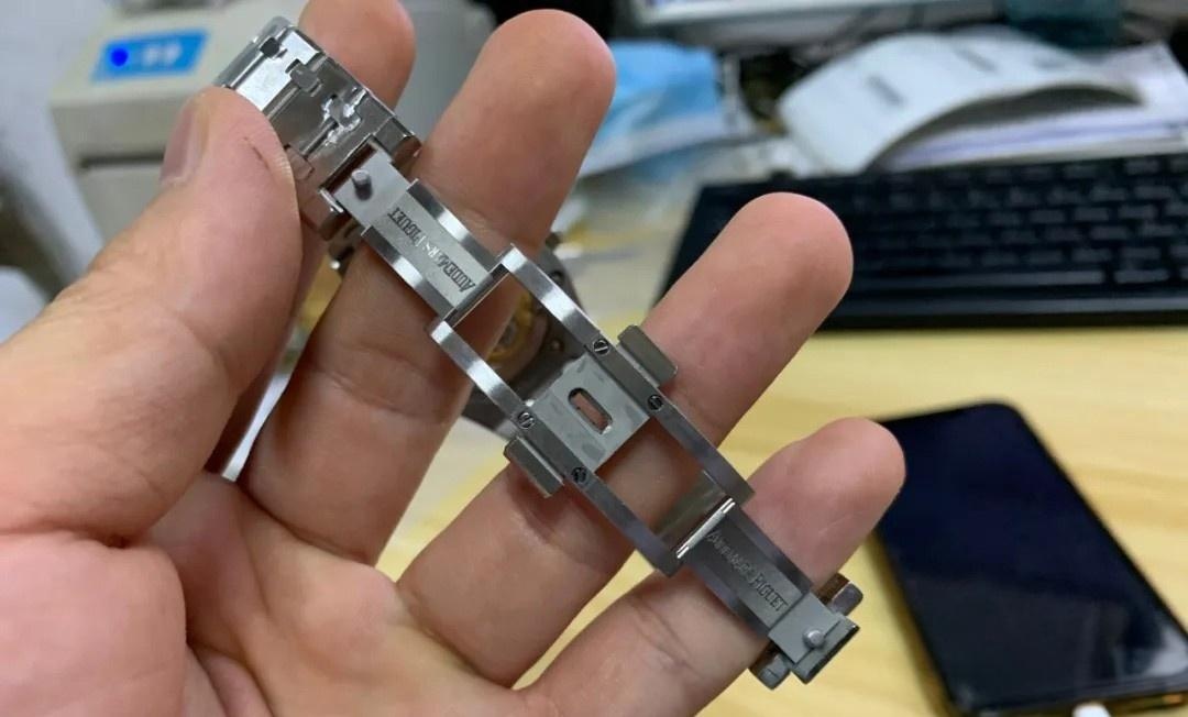 JF Audemars Piguet Royal Oak 67651 kadın saati moissanite taşla modifiye edildi; taşın gerçek olup olmadığı nasıl anlaşılır? — 17. fotoğraf