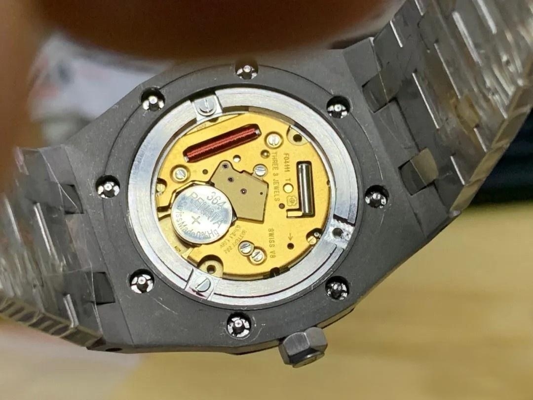 JF Audemars Piguet Royal Oak 67651 kadın saati moissanite taşla modifiye edildi; taşın gerçek olup olmadığı nasıl anlaşılır? — 20. fotoğraf