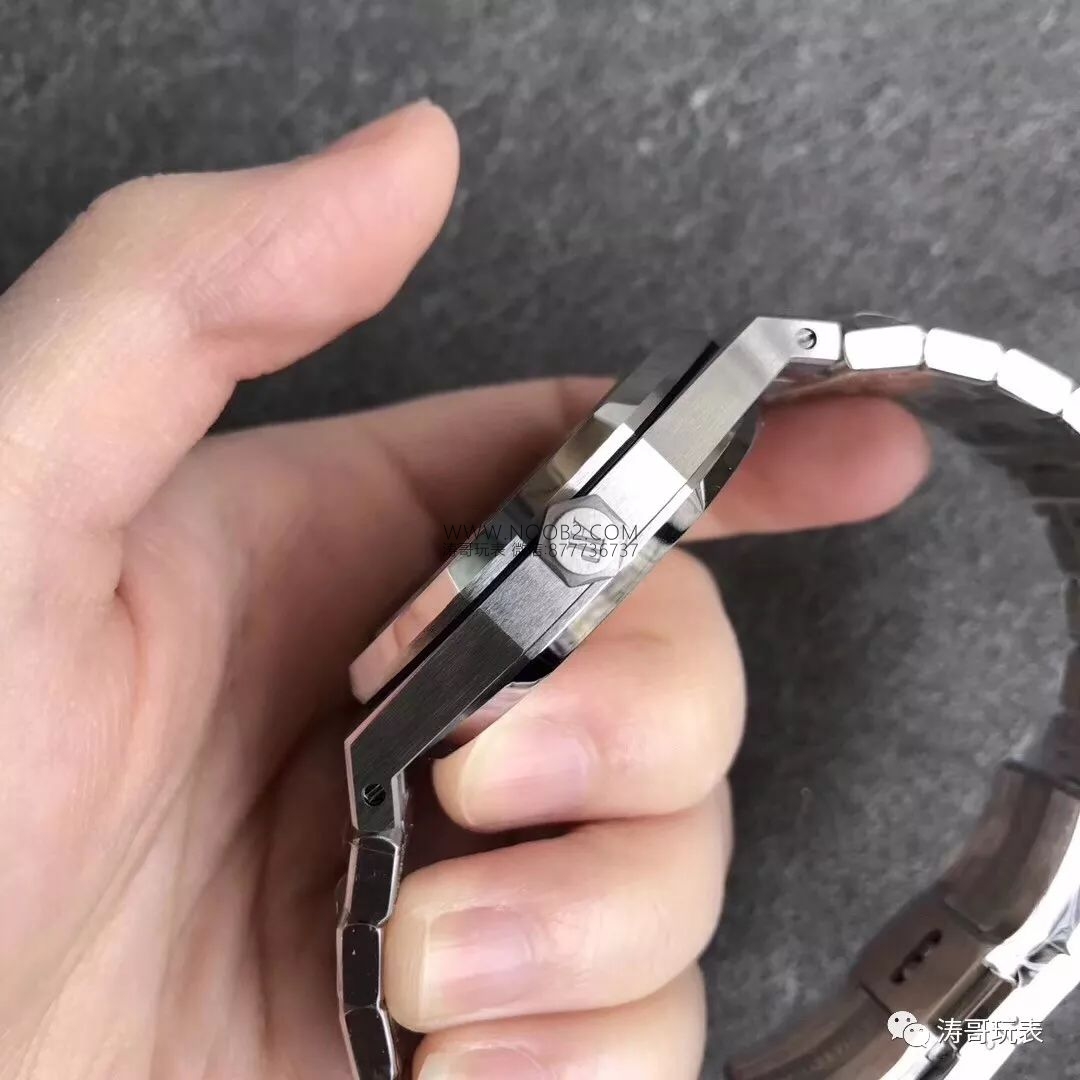 JF Factory Audemars Piguet AP15400 Royal Oak serisi mavi kadran V5 en üst versiyon replika saat incelemesi — detayları yakınlaştırınca nasıl? İlk bakışta sahte belli olur mu? — 12. fotoğraf