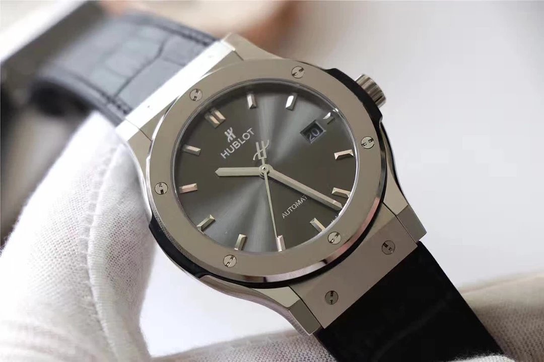 Hublot Classic Fusion Titanyum Saat