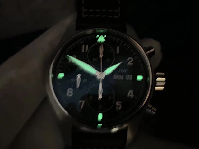 IW387903 Kadran Lume