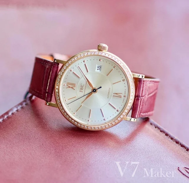 Karşılaştırmalı inceleme: V7 Factory [Kadın Modeli 37 MM] IWC Portofino serisi IW458101 kol saati — 2. fotoğraf
