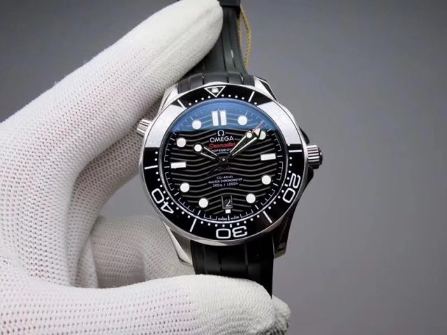 Kauçuk Kayışlı Replika Omega Seamaster Diver 300m'in Yeni V2 Sürümü — 2. fotoğraf