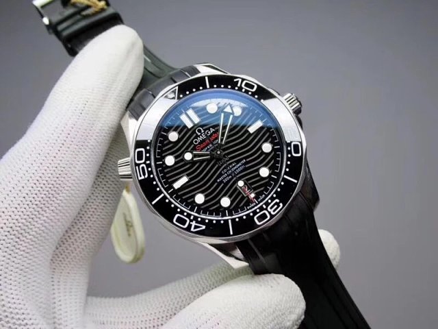 Kauçuk Kayışlı Replika Omega Seamaster Diver 300m'in Yeni V2 Sürümü — 4. fotoğraf