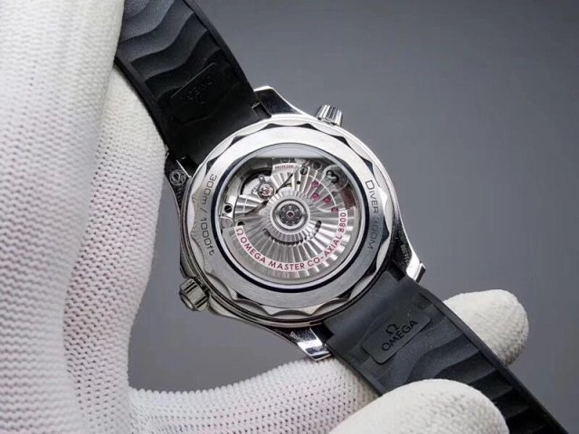 Kauçuk Kayışlı Replika Omega Seamaster Diver 300m'in Yeni V2 Sürümü — 8. fotoğraf