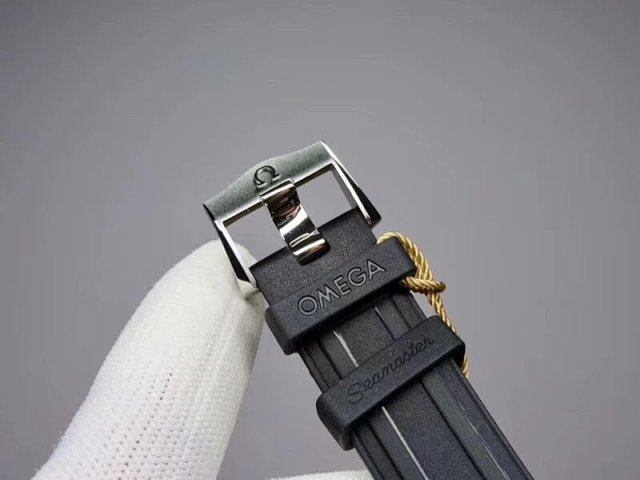 Kauçuk Kayışlı Replika Omega Seamaster Diver 300m'in Yeni V2 Sürümü — 9. fotoğraf