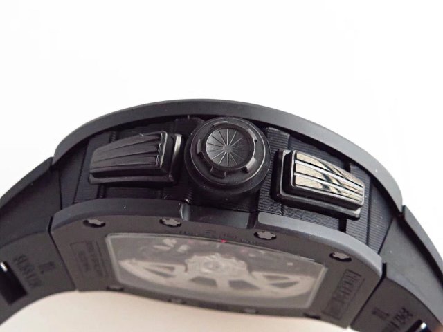 Richard Mille RM011 Kurma Kolu ve Kronograf Butonları